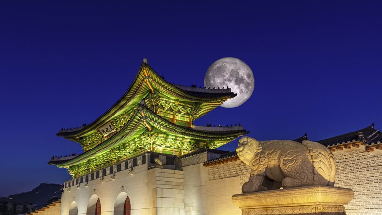 Enchanting Autumn Nights in Korea: The Gyeongbokgung Palace Nighttime Tour Festival - A Cultural Journey Illuminating Seoul's Night